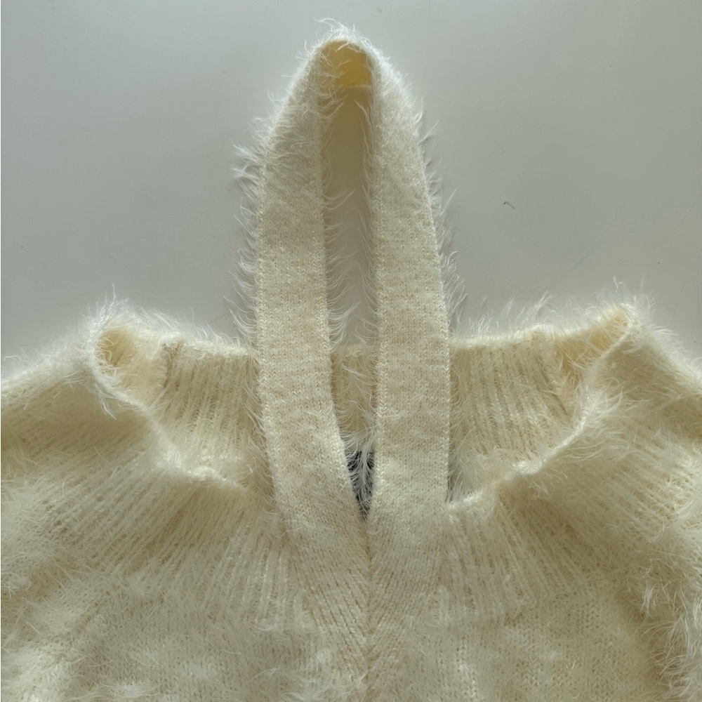 Express Sweater - Picture 2 of 3